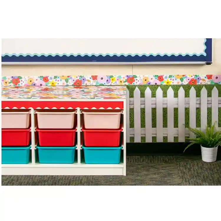 Bright Colored Scalloped Borders, Red