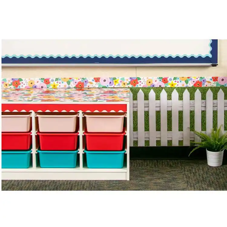 Bright Colored Scalloped Borders, Red