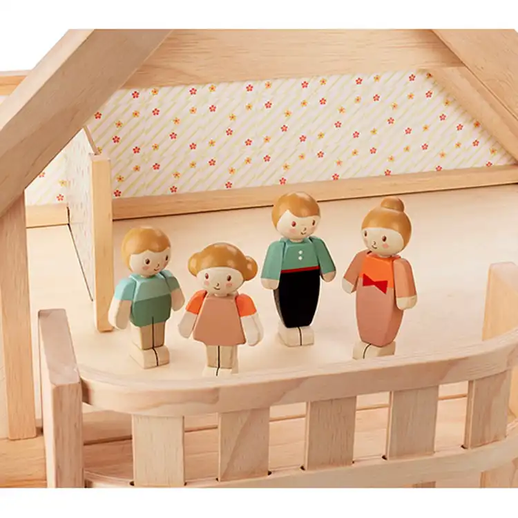 Friends and Family Figures, Ivory